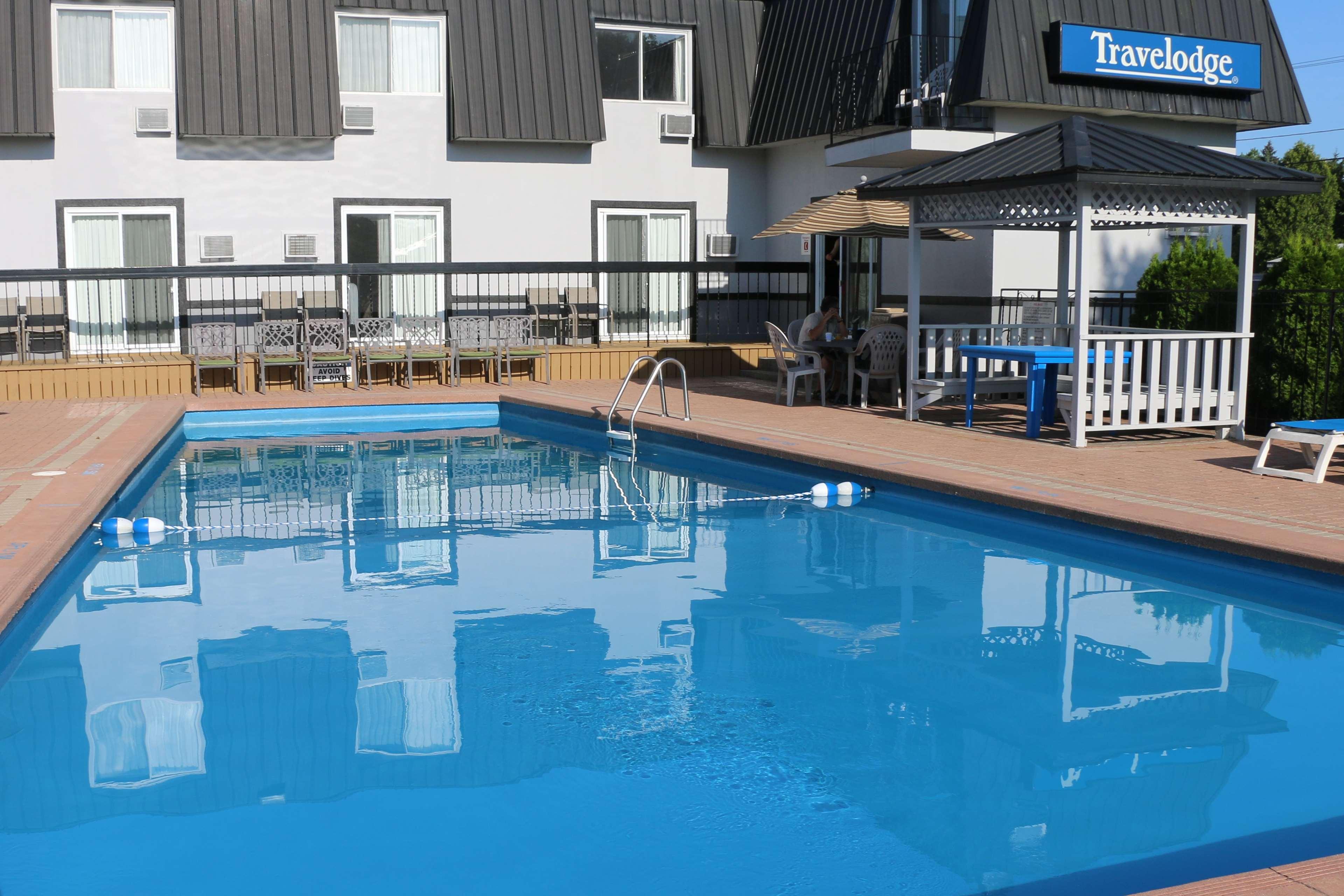 Travelodge By Wyndham Gananoque Ngoại thất bức ảnh