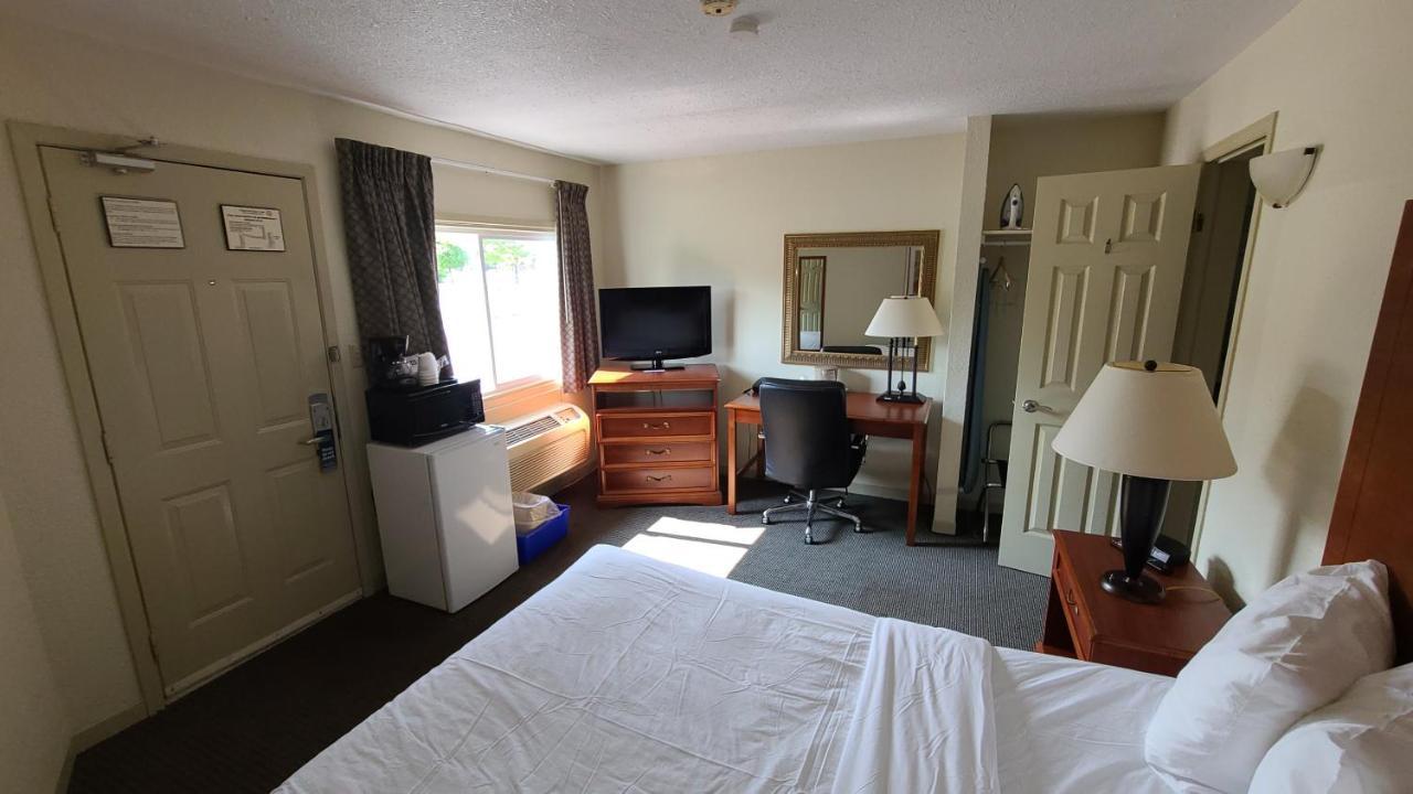 Travelodge By Wyndham Gananoque Ngoại thất bức ảnh