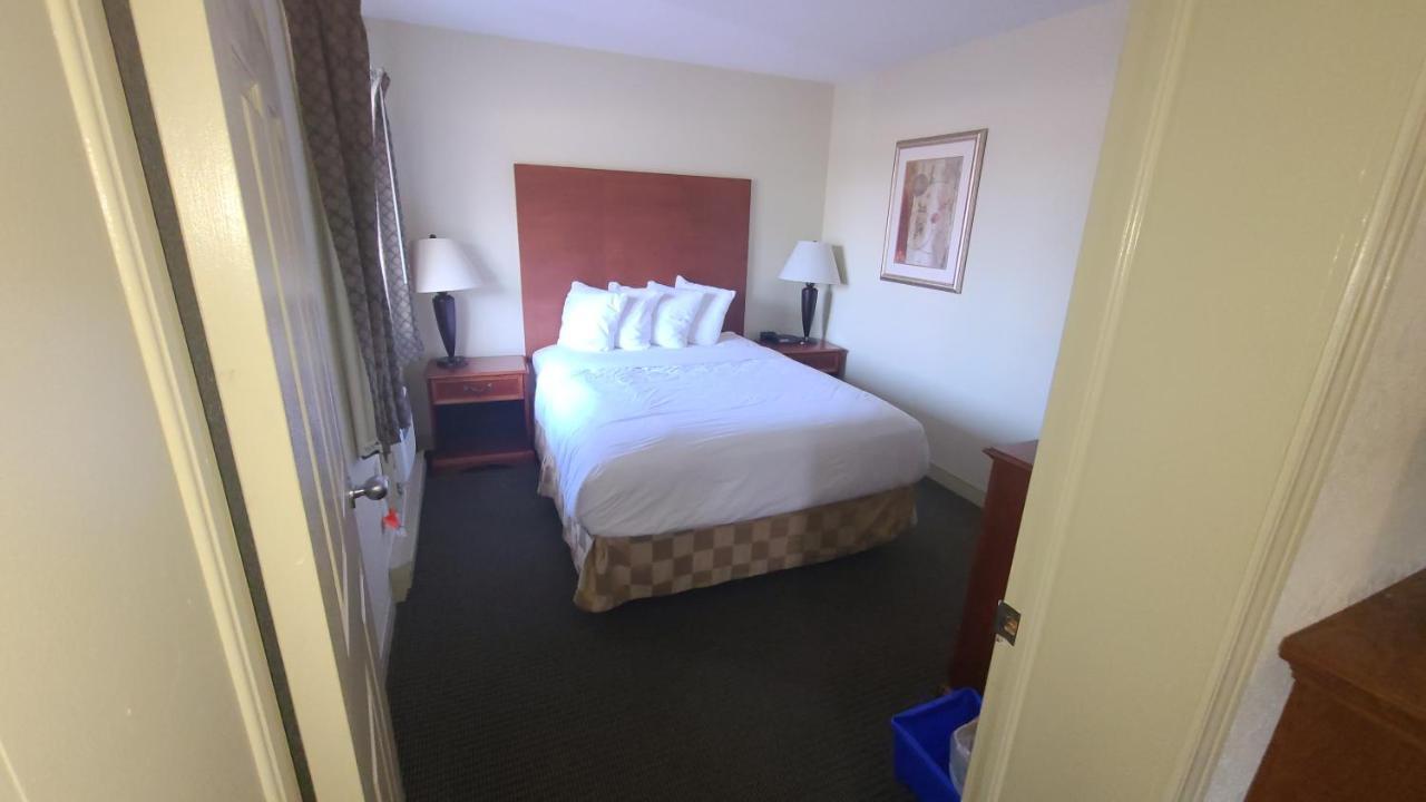 Travelodge By Wyndham Gananoque Ngoại thất bức ảnh