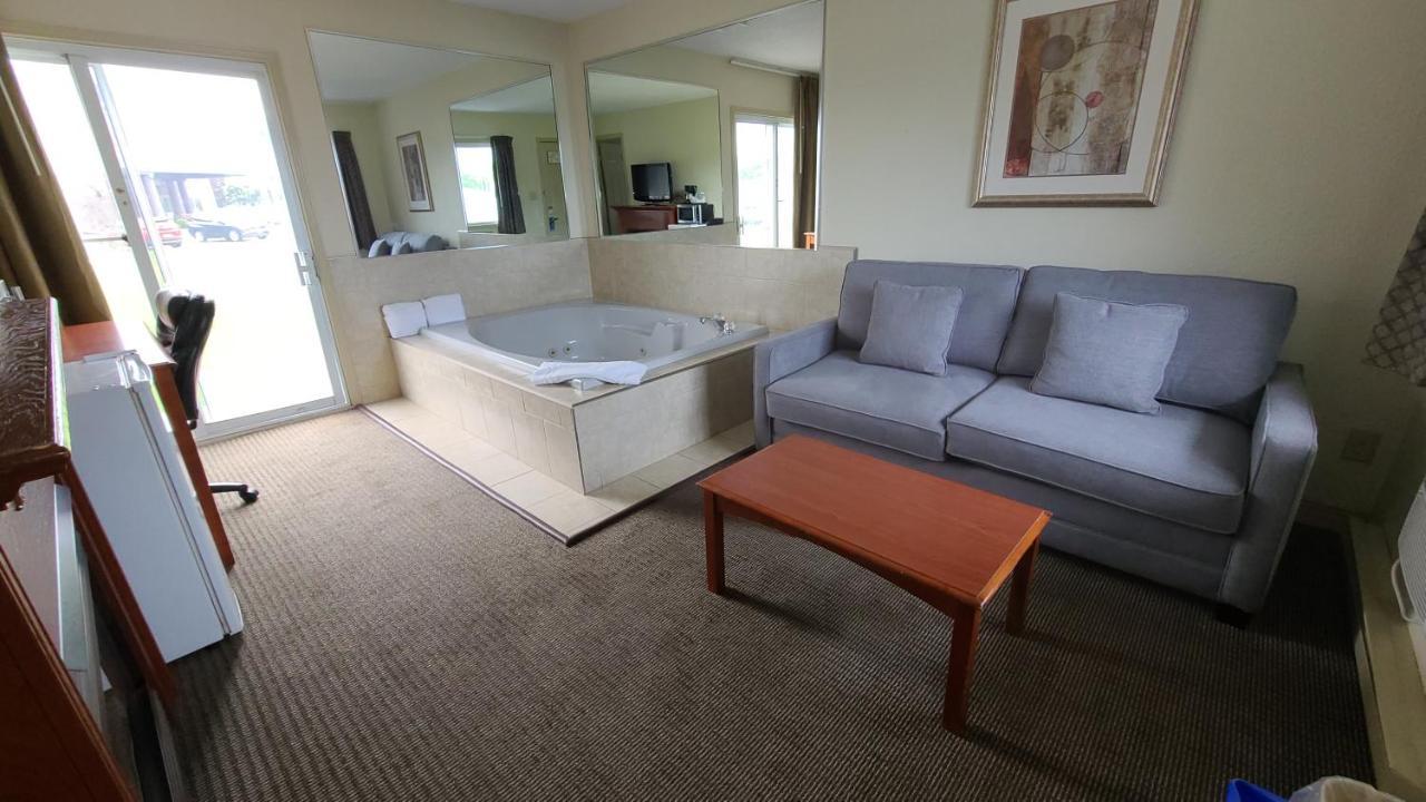 Travelodge By Wyndham Gananoque Ngoại thất bức ảnh
