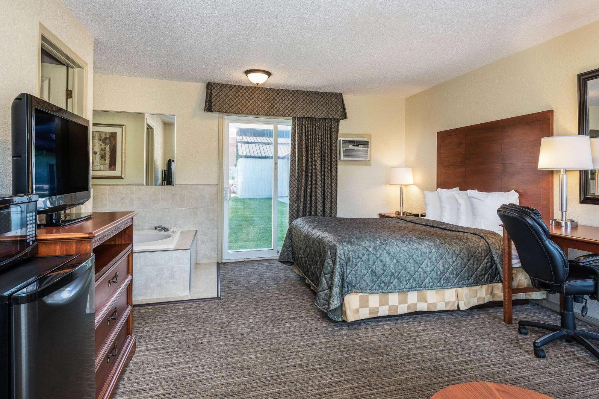 Travelodge By Wyndham Gananoque Ngoại thất bức ảnh